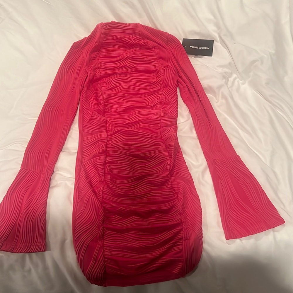 Pretty Little Thing Hot Pink Crinkle Ruched Flare Sleeve Bodycon Dress